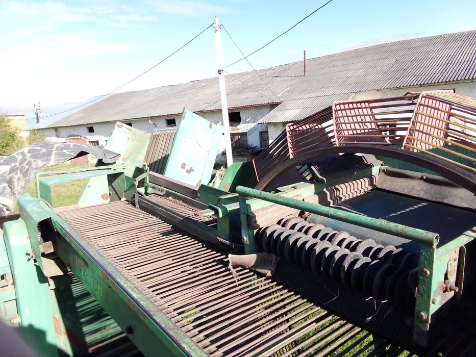 Картоплекомбайн.