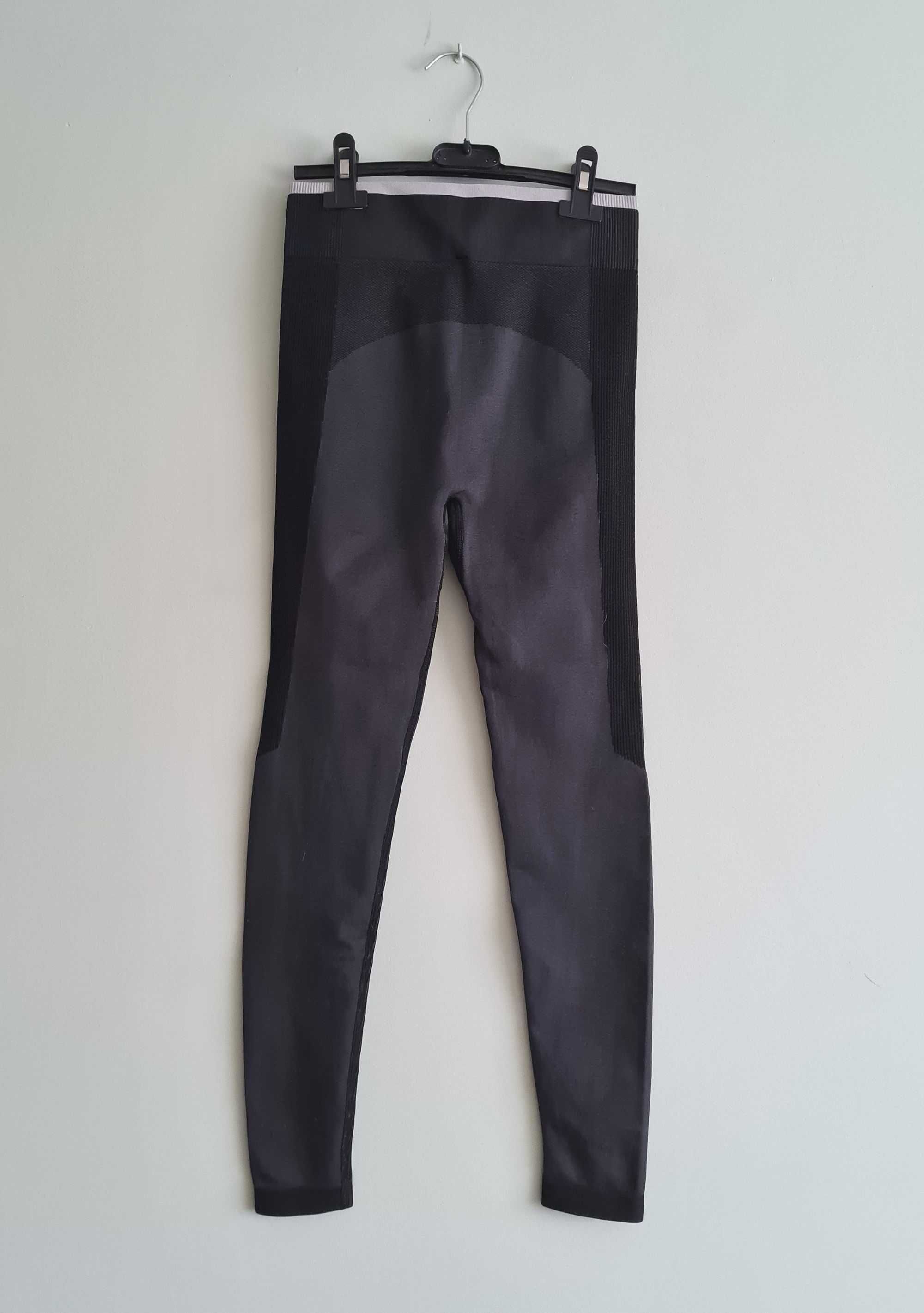 Modelujące legginsy sportowe Stradivarius S