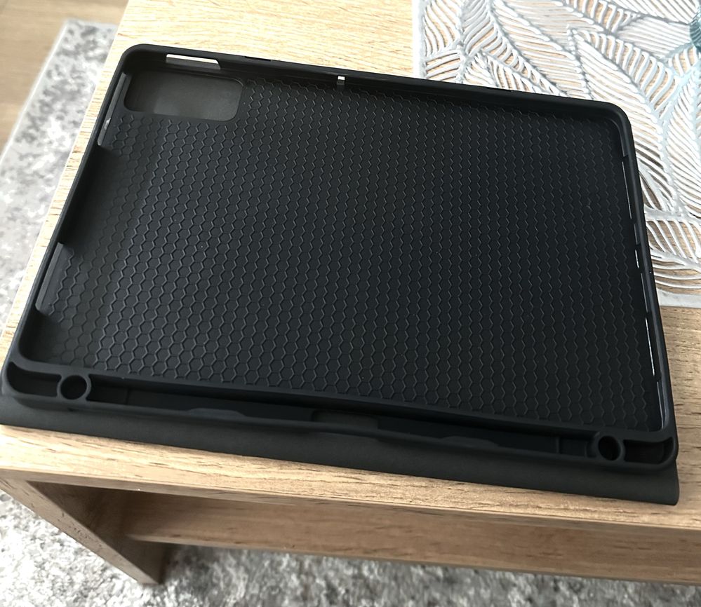 Nowe etui ochronne do tabletu Redmi Pad SE 11”