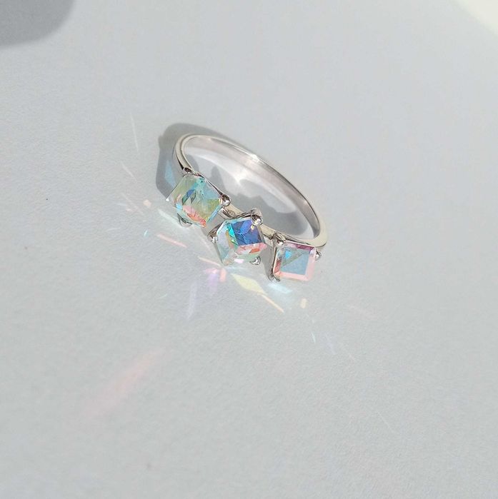 Кільце каблучка з каменями, срібло 925 проби, 19 розмір