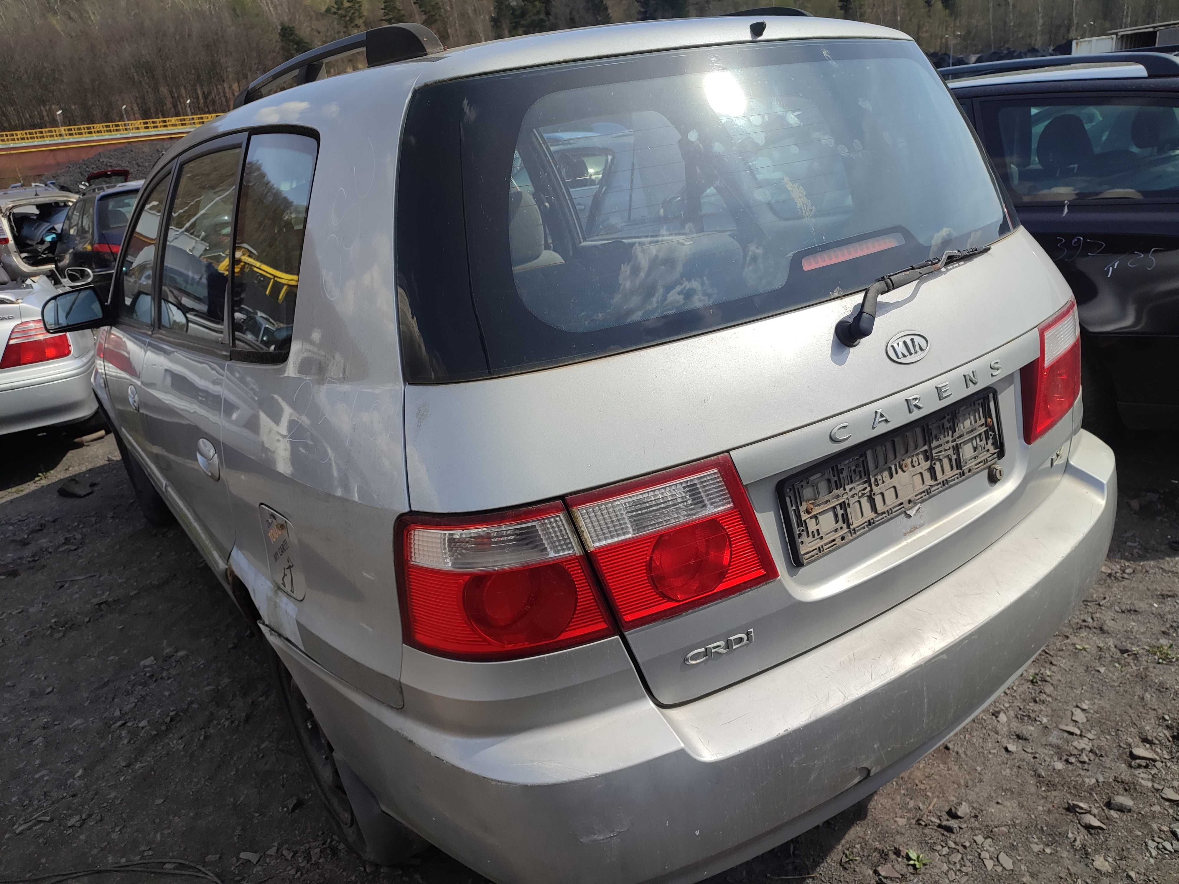Kia Carens II zderzak przedni FV transport/dostawa