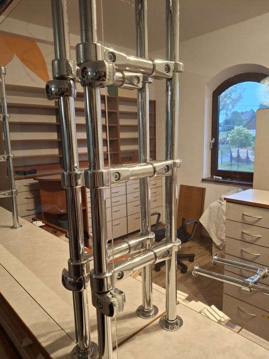 Zabudowa szklana sklepowa, apteczna, osłona szklana, regał szklany