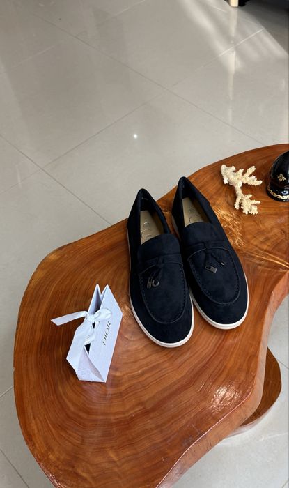 Чорні замшеві лофери