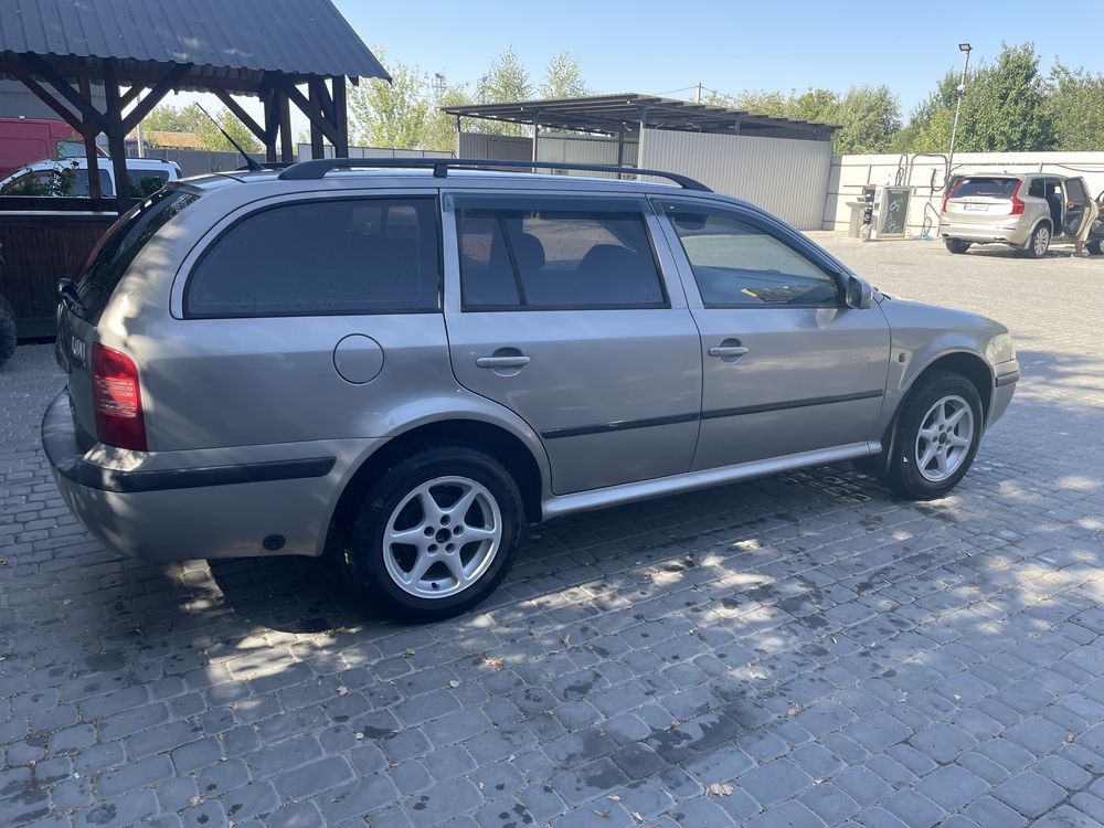 Skoda Octavia 1.6 mpi, газ/бензин, 2009 рік