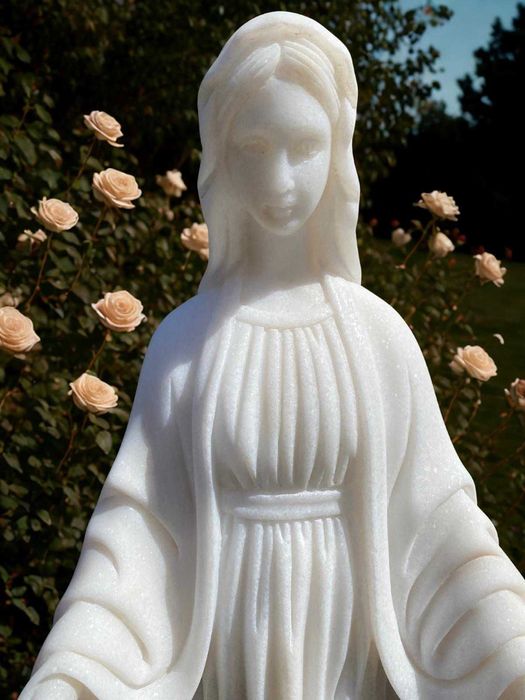 Figura Matki Boskiej na Komunię  piękny prezent z marmuru