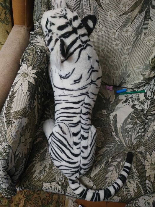 Леопард и бенгальский тигр - мягкие игрушки для декора или фотозоны