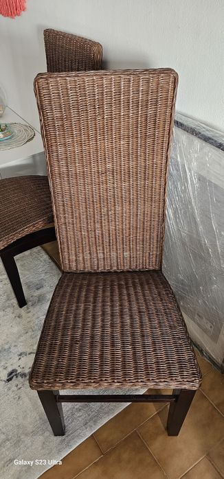 Cadeira madeira trabalhada e Masisa  cada uno 50 euros