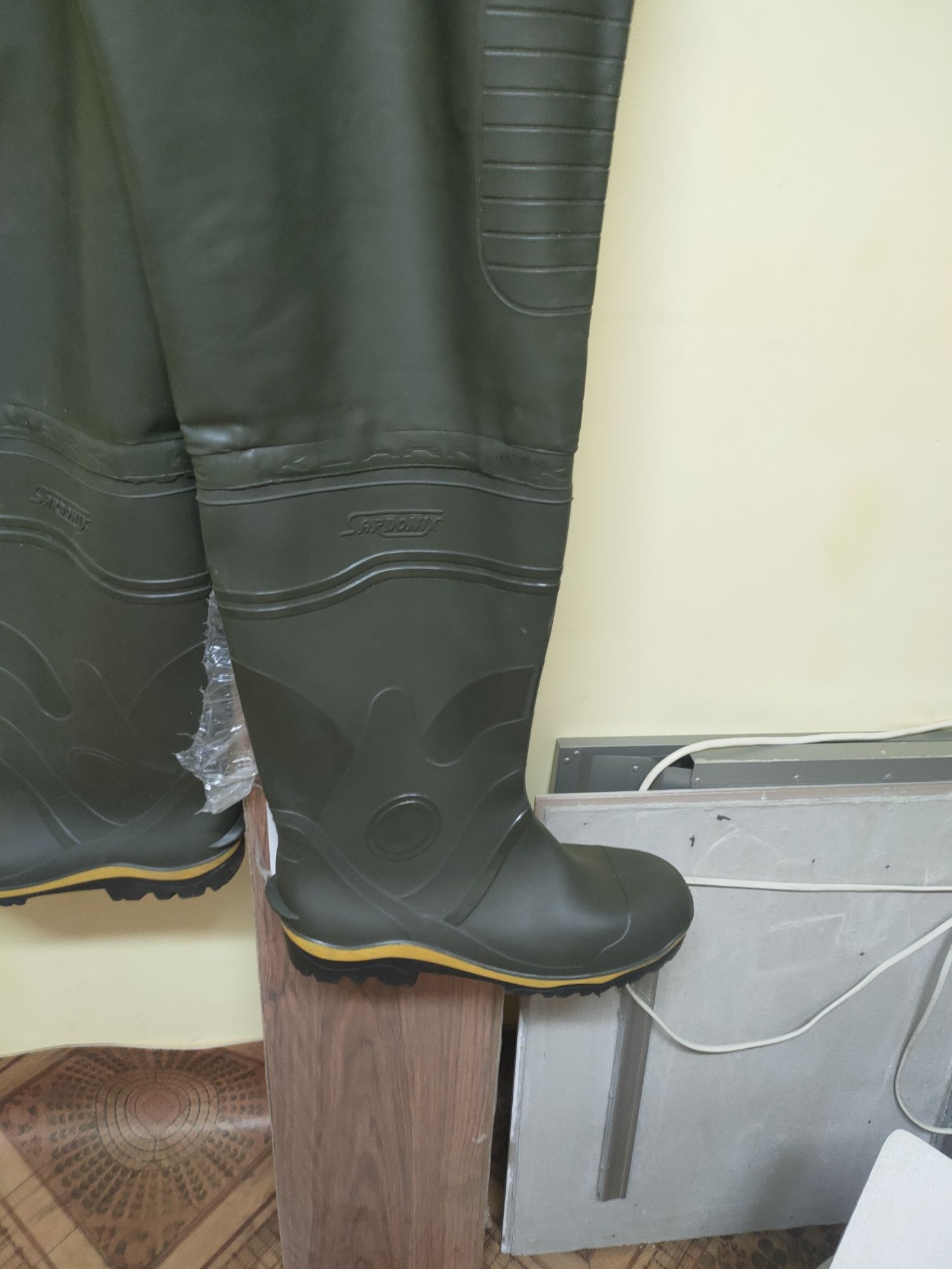 Продам рыбацкие сапоги заброды