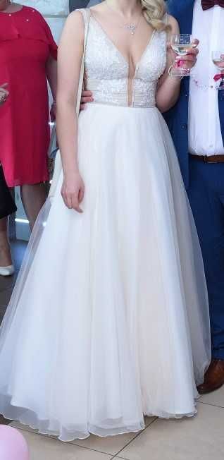 Suknia ślubna z welonem i akcesoriami