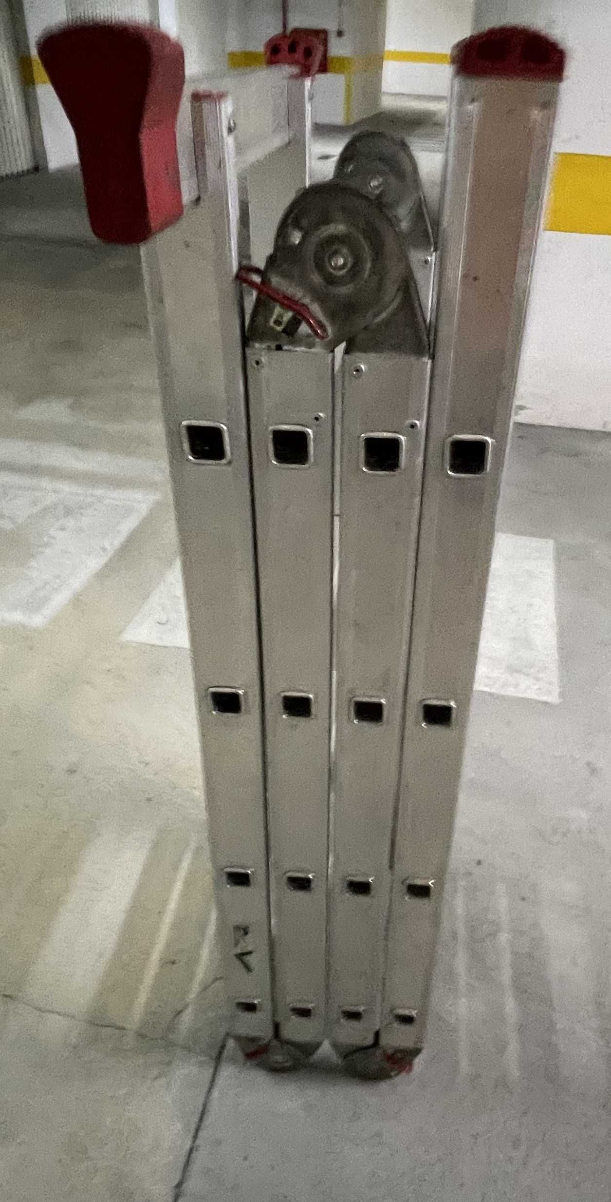 Escada Multiusos c/ Plataforma