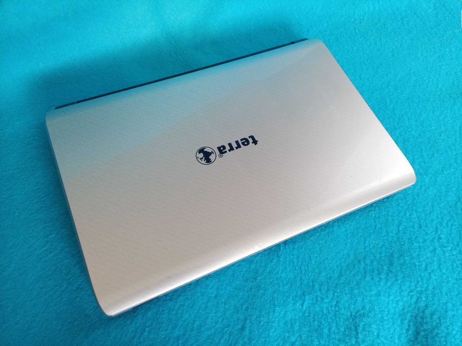 мощный стильный ноутбук полноразмерная клавиатура 4-х ядерный процесор