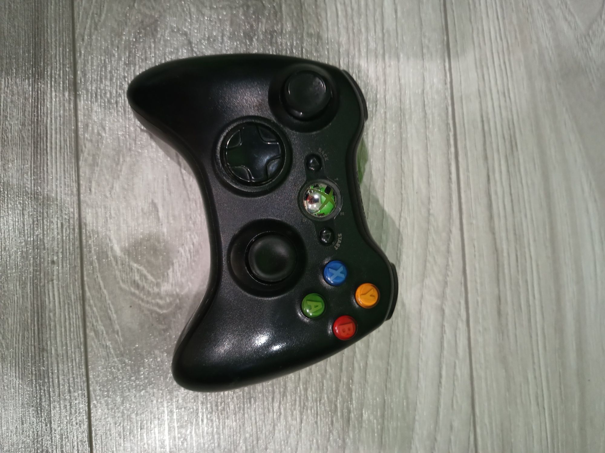 Konsola Xbox 360 Kinect+pad + gry