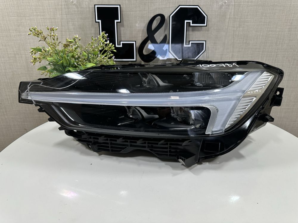 Фара передняя левая Volvo XC60 2 (2017-2024г.) 32342516