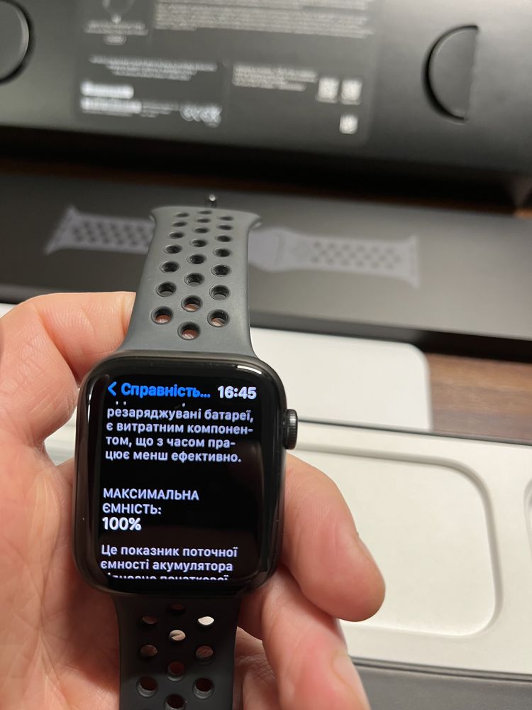 Apple Watch Nike SE 44mm Space Gray