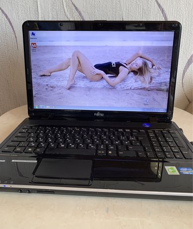 Ноутбук Fujitsu LifeBook AH531 15.6" i3-2350M, 8GB ОЗУ/320GB HDD