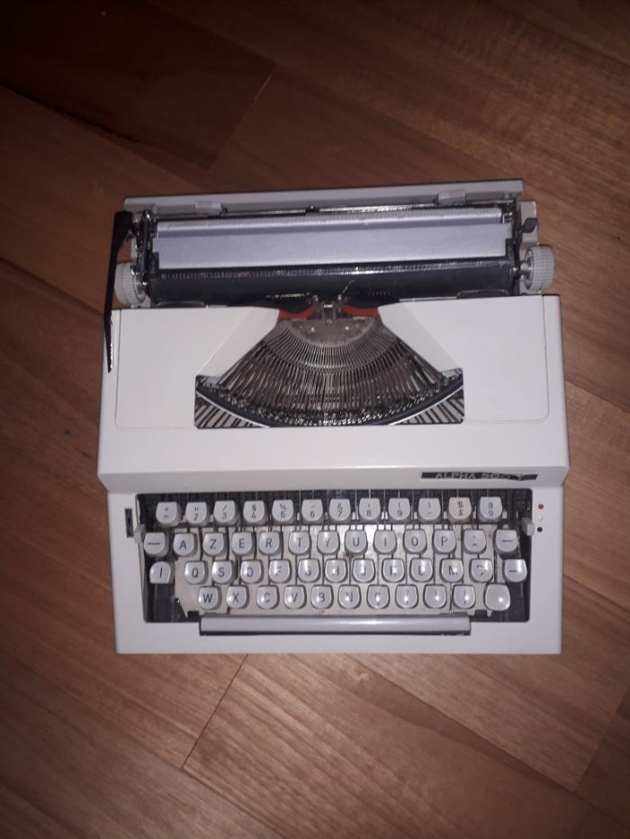 Máquina de escrever à mão