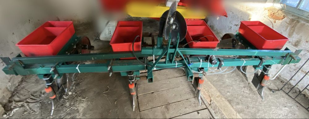 Сівалка для кукурудзи точного висіву 4-ох рядна для мінітрактора