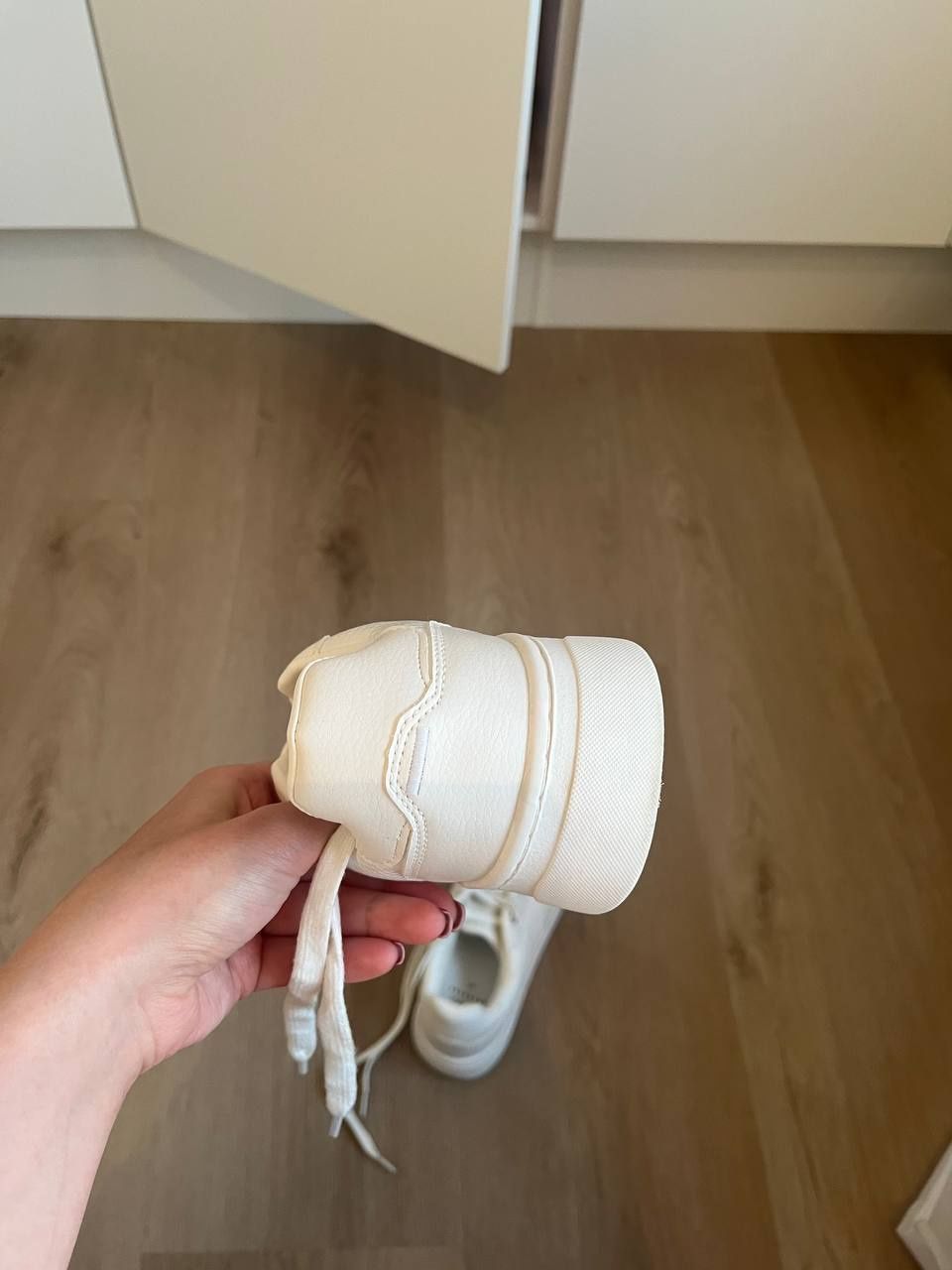 Шкіряні кросівки  Zara.