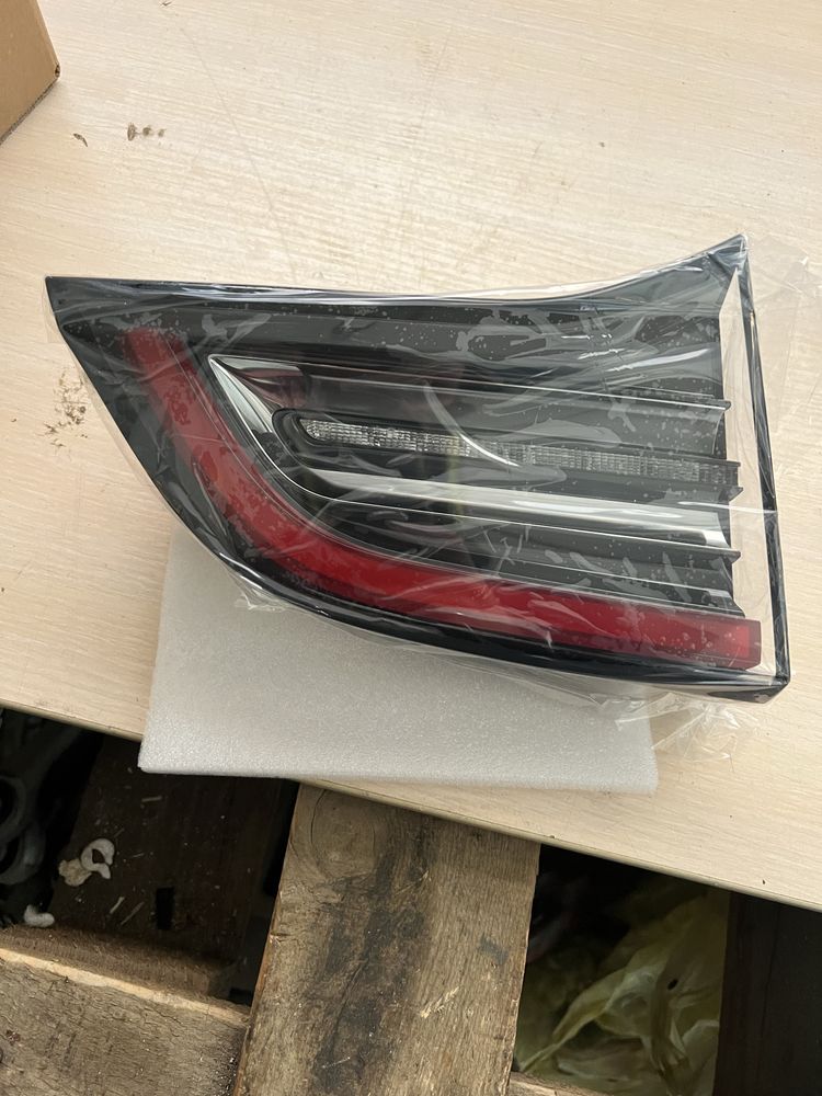 Ліхтарі задні на tesla model 3/Y ( EUR/USA) 3-4 pin