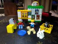 Zestaw klocków LEGO Duplo sklep zoologiczny.