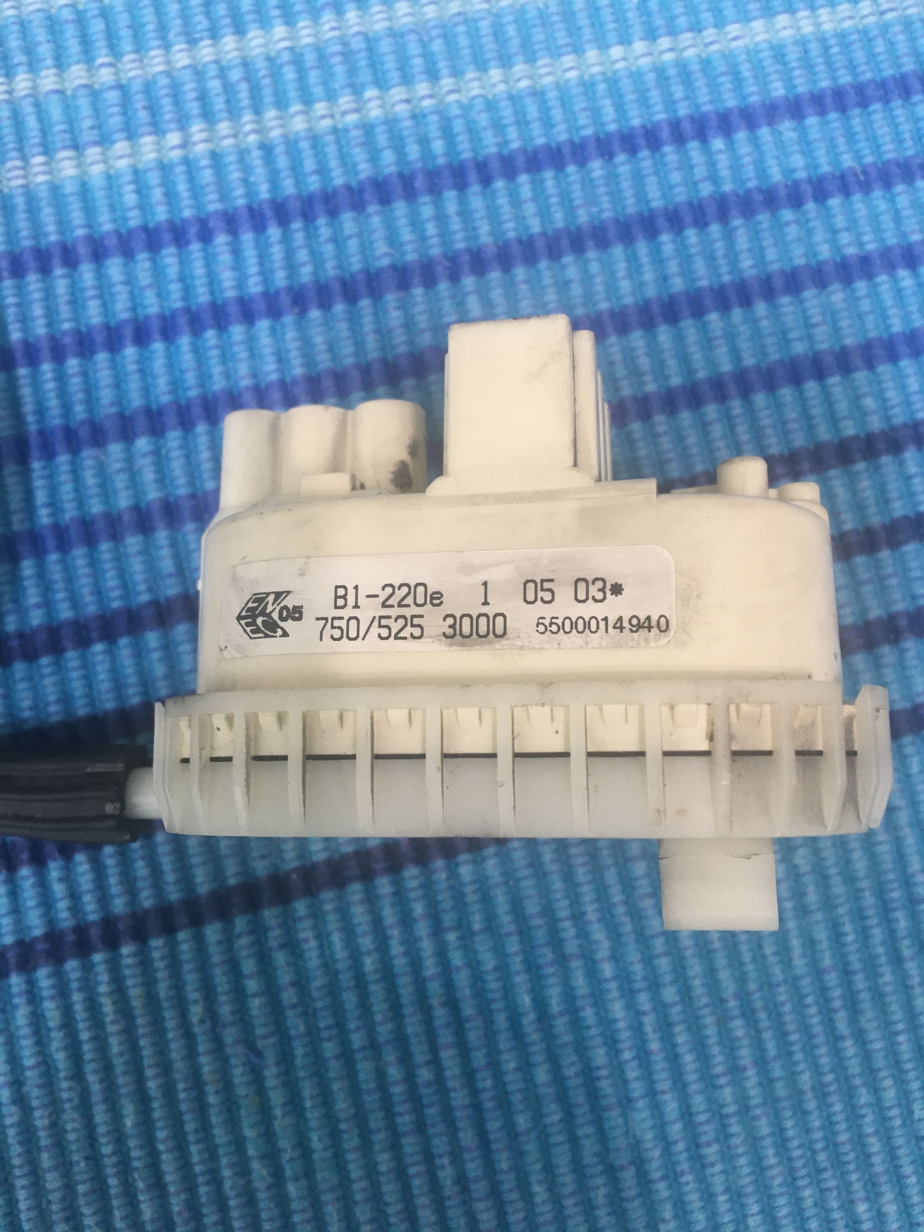 Прессостат  (реле уровня воды) стиральной  машины Bosch 5500014940