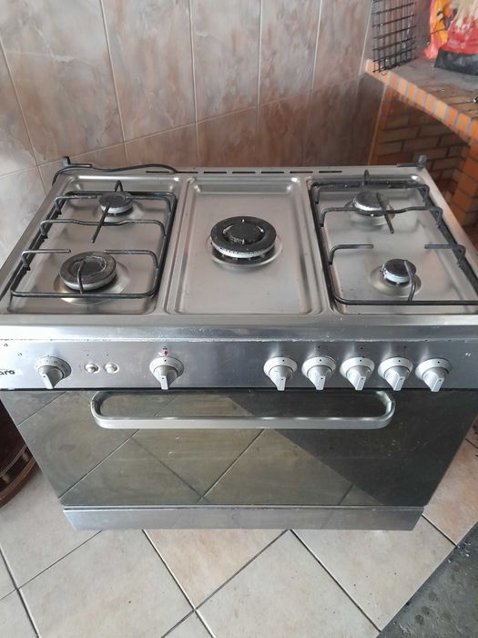 Fogão impecável marca Saro