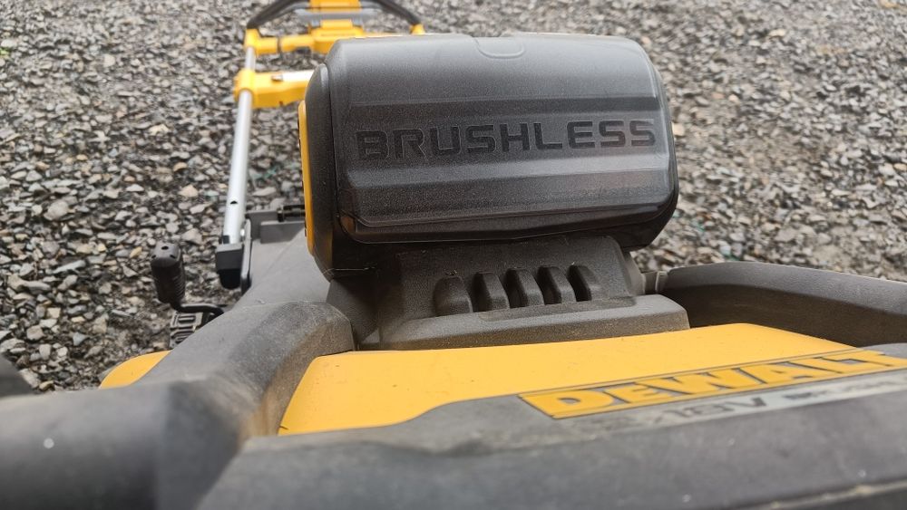 Dewalt kosiarka akumulatorowa z napędem 2X18V DCMWSP156N