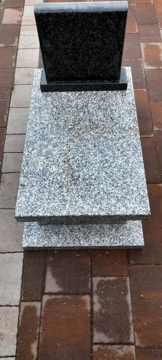 Nagrobek granitowy