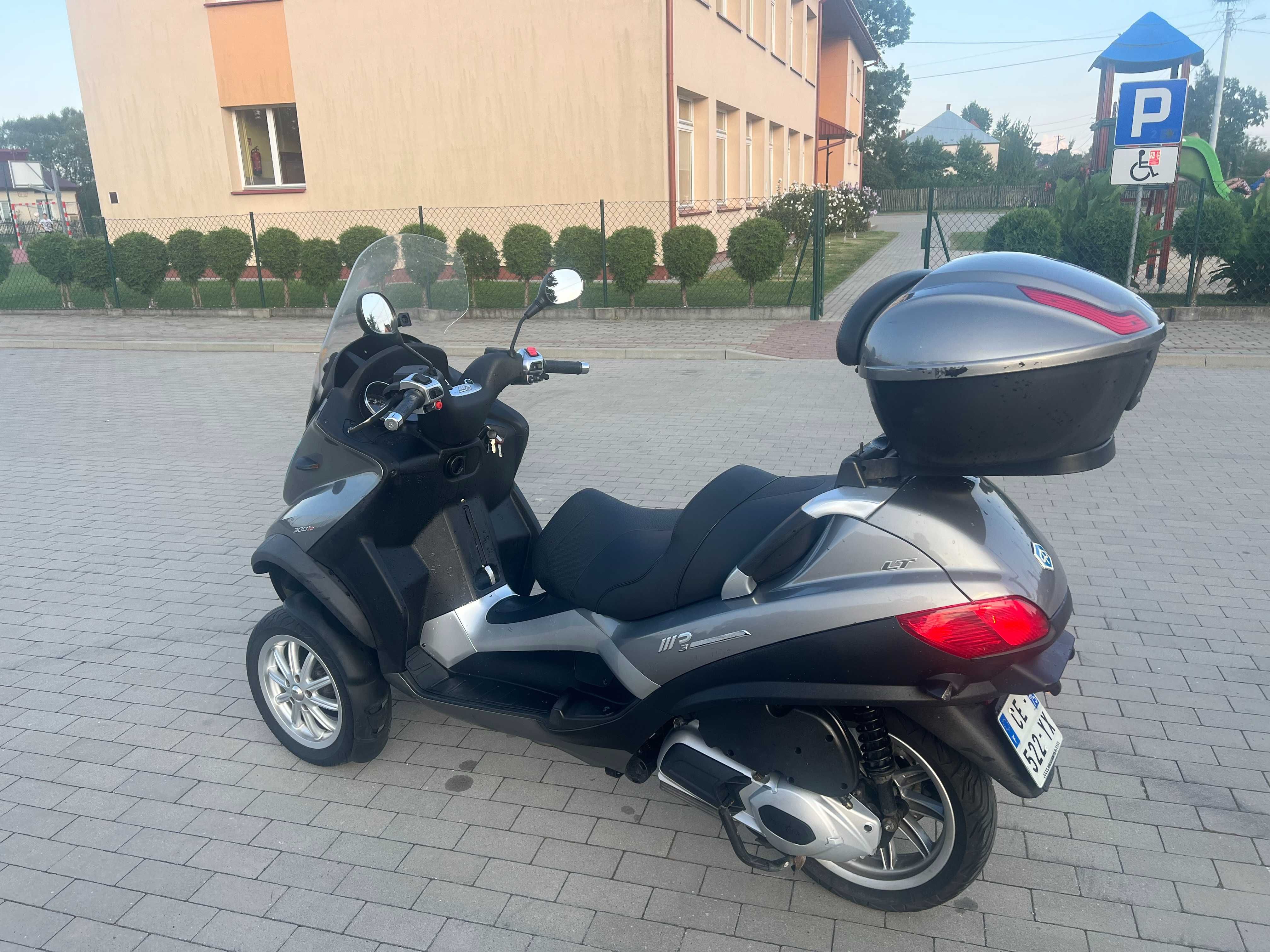 MP3 Piaggio LT 300