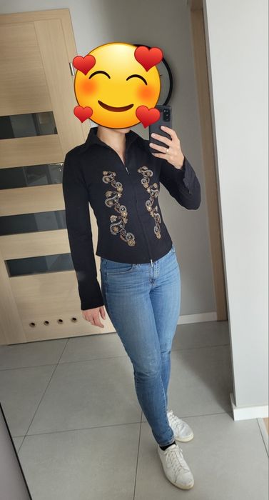 Czarna koszula damska na długi rękaw, taliowana, z haftem