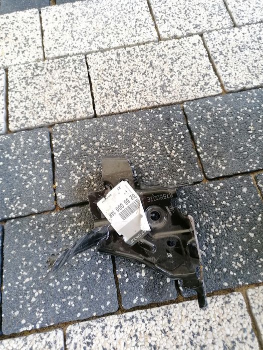 Renault Megane III 3 08- wspornik wzmocnienie błotnika prawy przód PP