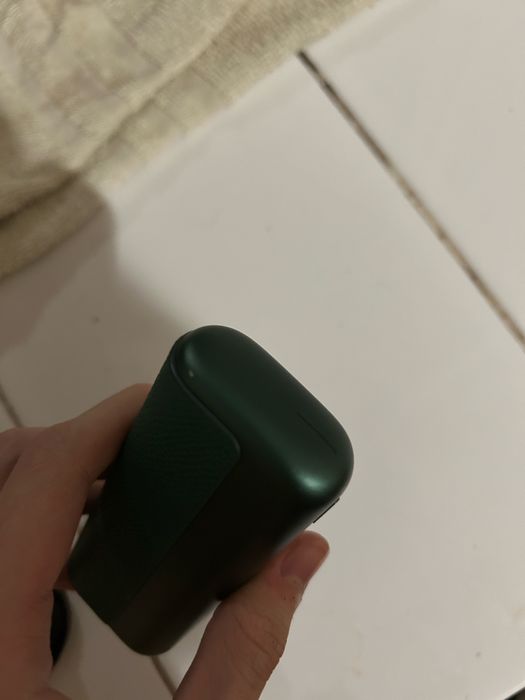 Зарядний пристрій зелений