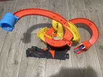 Трек Hot Wheels City Pizza Slam Cobra