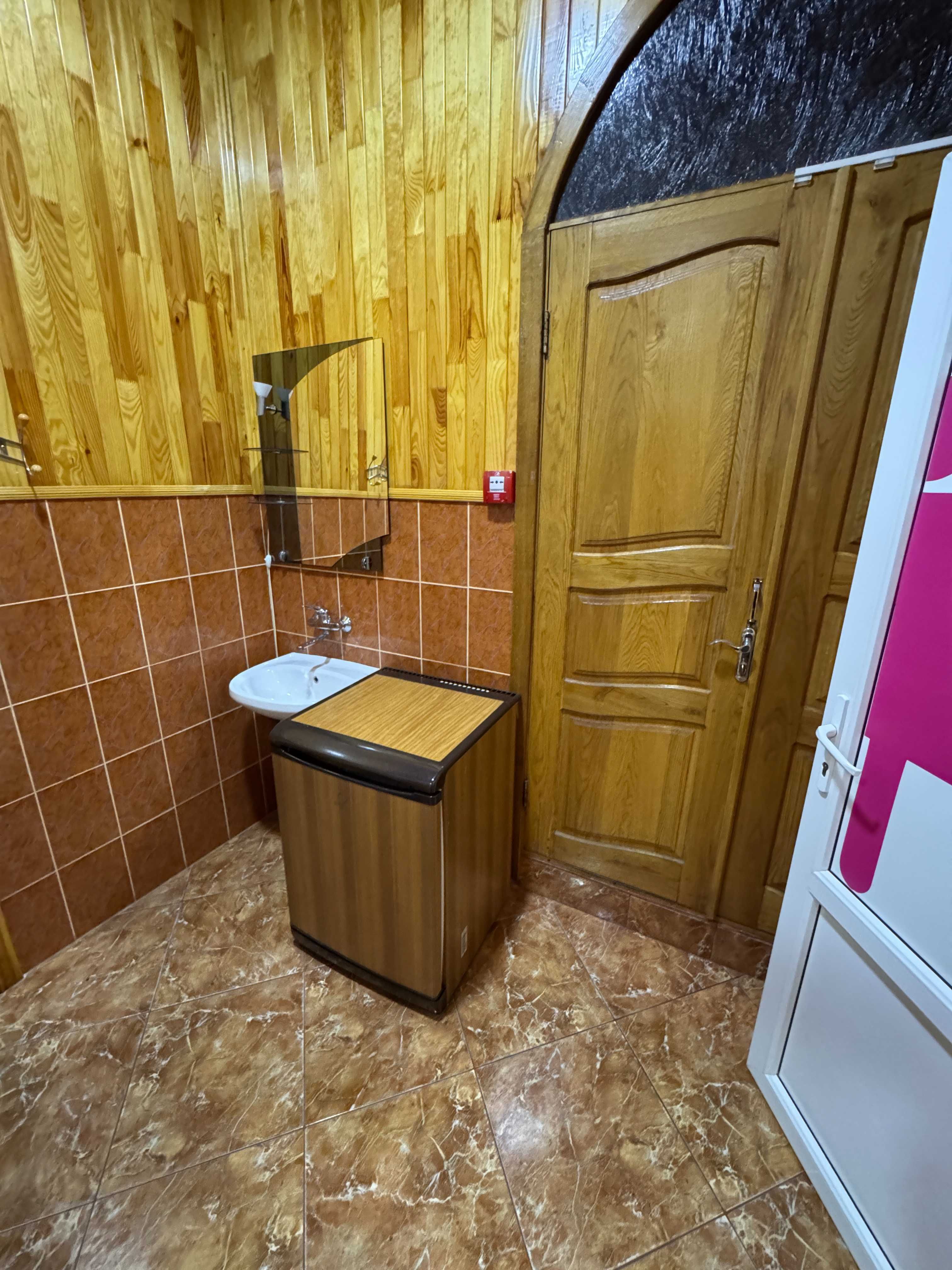 Фасадне приміщення на перетині вул. Благовісна-Дашковича