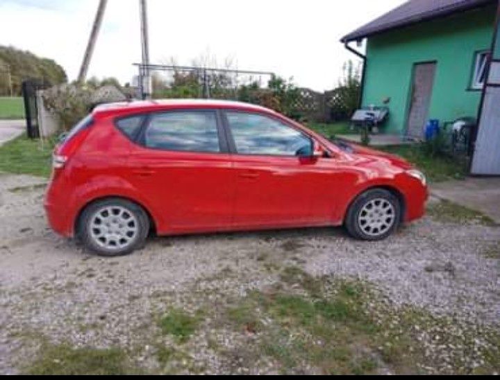 Sprzedam ekonomiczne auto Hyundai i30