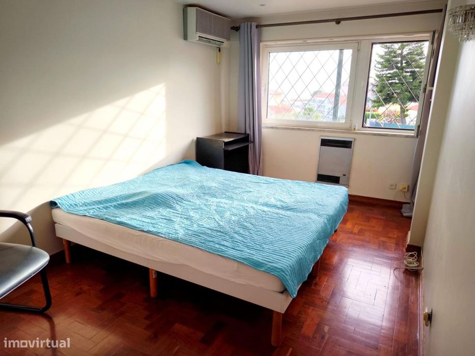 724020 - Quarto com cama de casal, com varanda...