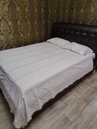 Вишуканий спальний комплект постільної білизни з вишивкою
