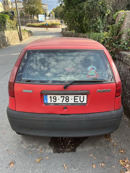 Vendo este fiat, com motor avariado