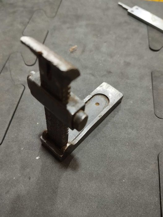 Прицельная планка с постелью и пружиной