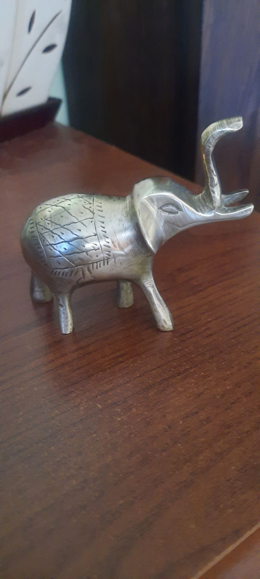 Mała figurka słonia.z indii MOSIĘŻNA