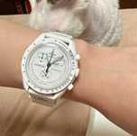 Bioceramiczny zegarek Swatch x Omega do fazy księżyca SnoopySO33W700