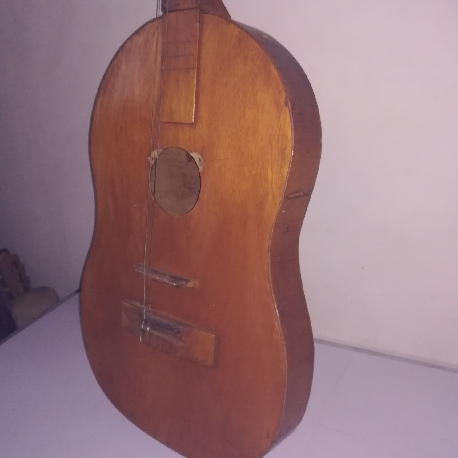 Zabytkowa gitara do renowacji