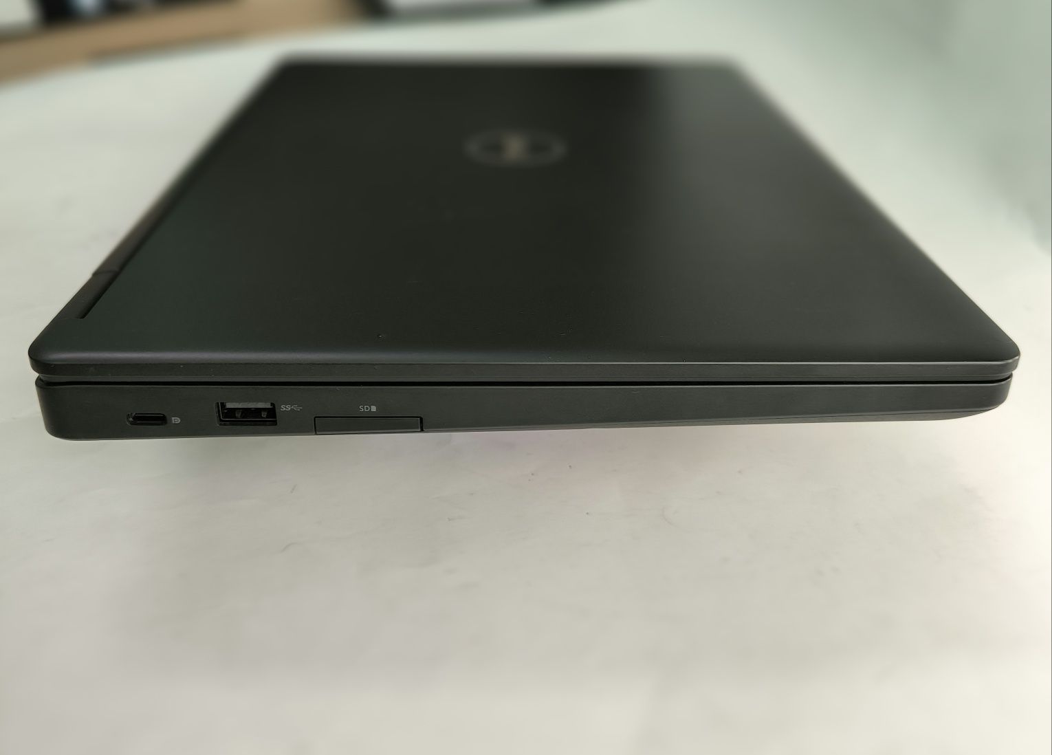 Dell Latitude 5480 14" FHD/ I7-7820HQ/ 8Gb/ 256Gb