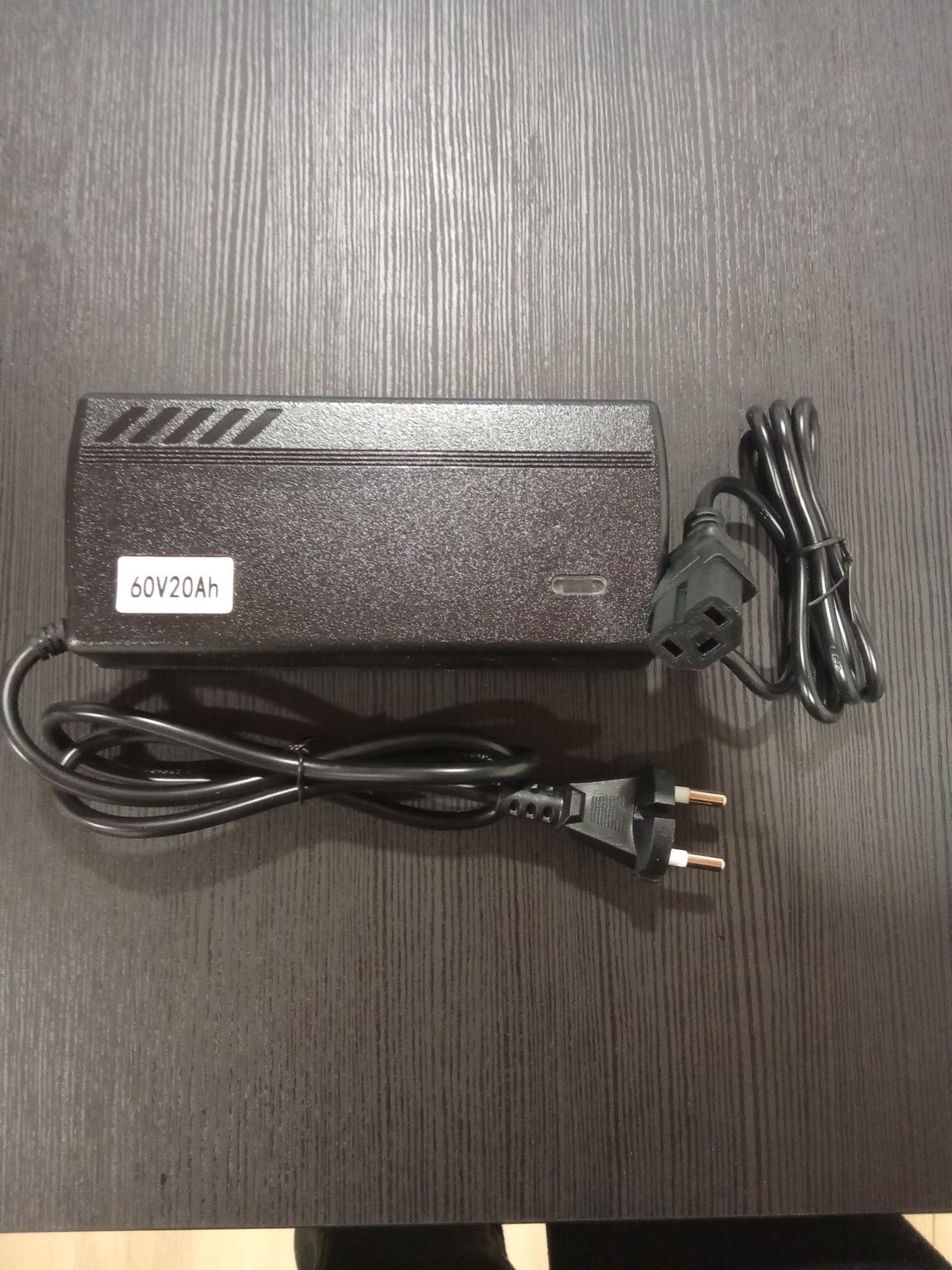 Vendo carregador de mota elétrica  novo nunca usado