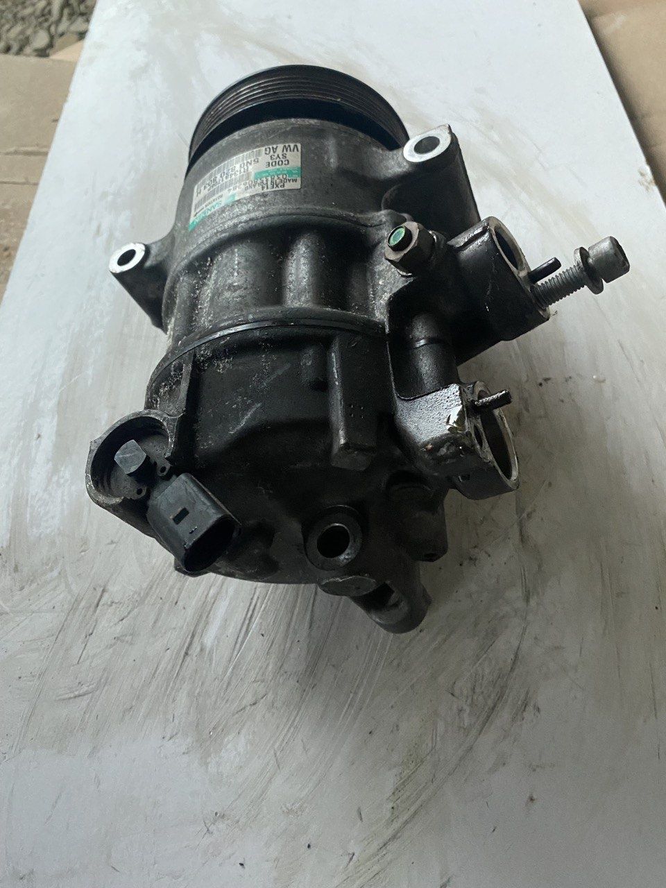VW 2.0 TDI компрессор кондиционера  5N0820803H