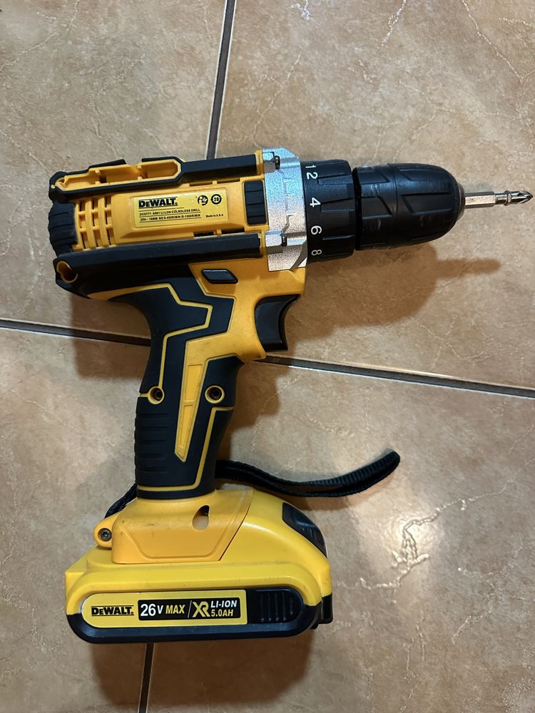 Шуруповерт. Dewalt. Dewalt шуруповерт. Dewalt DCD771. Dewalt 771