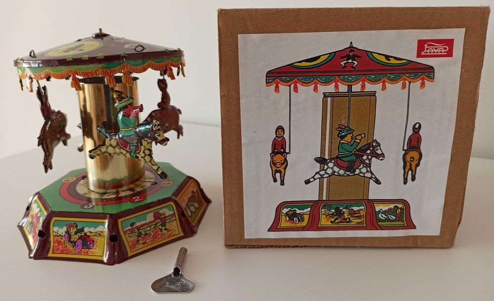 Carrocel - funciona com corda - em folha de chapa - "Jaya 1905"