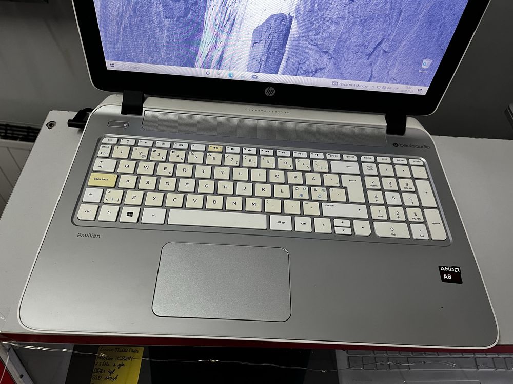 Ноутбук HP Pavilion 15  AMD A8-6410 Radeon R5