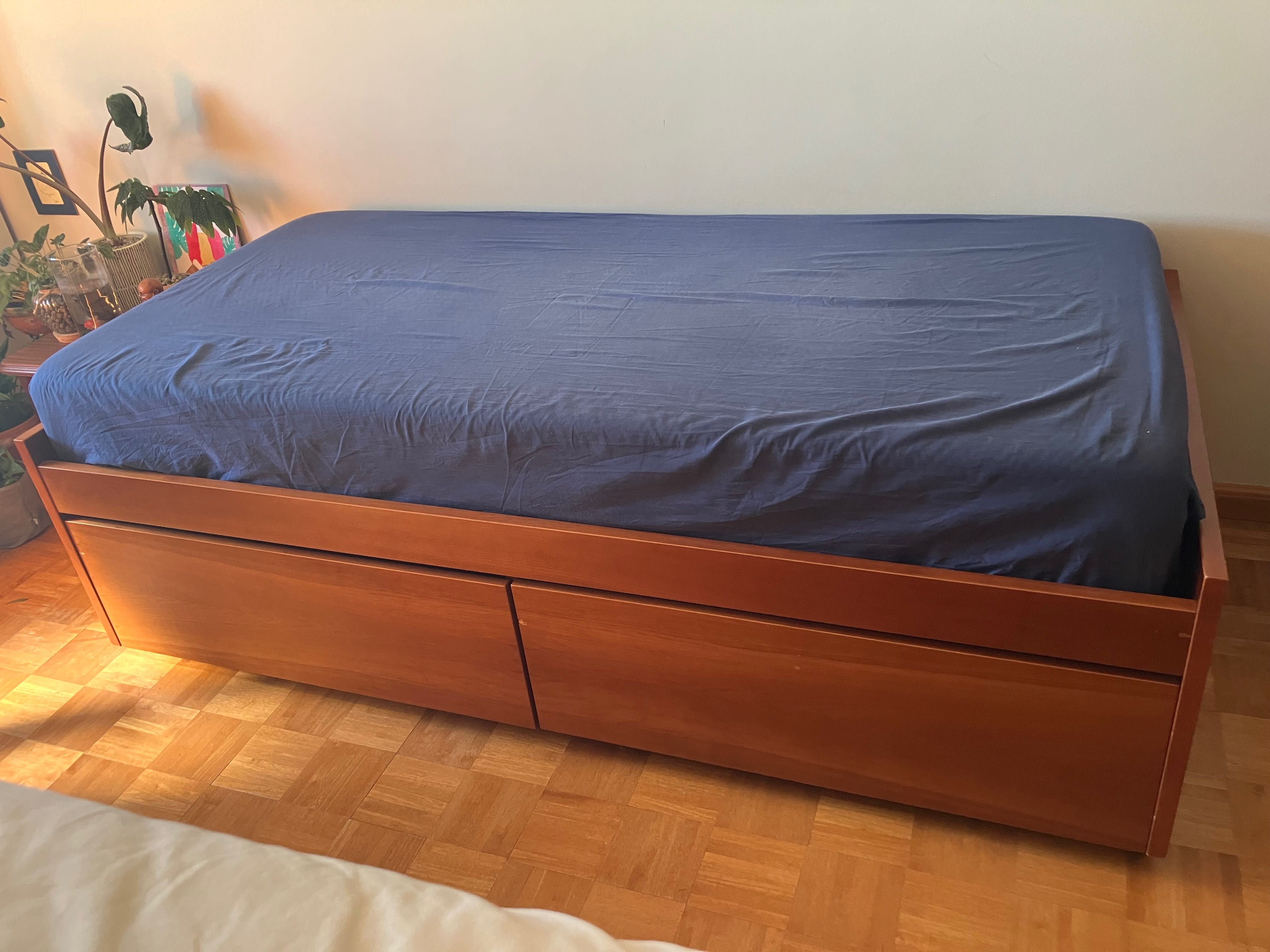 Camas cerejeira em módulo com gavetas