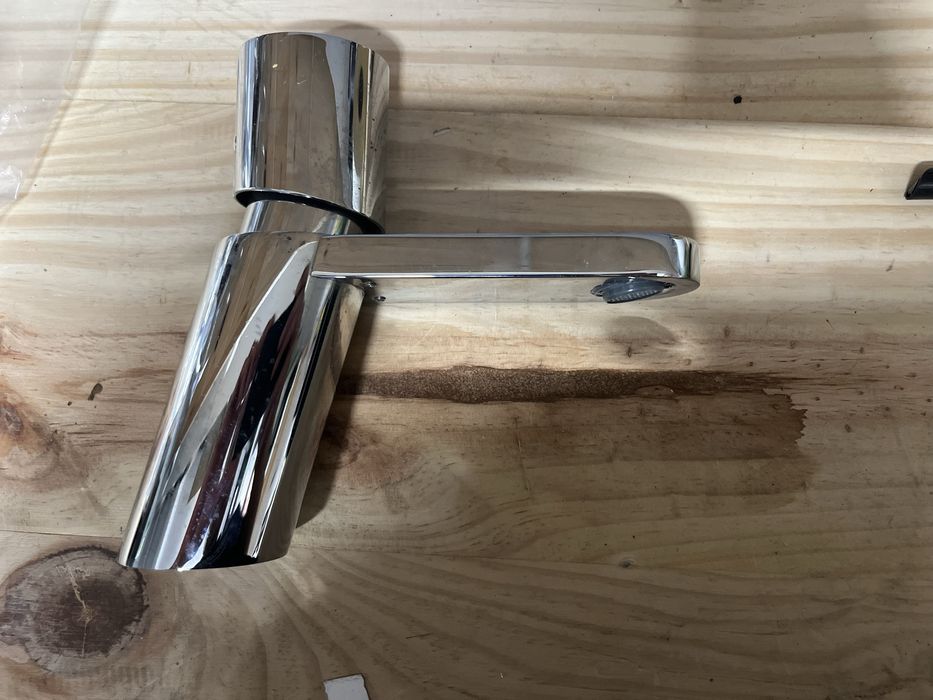 2 Torneiras Novas para banheira e lavatorio